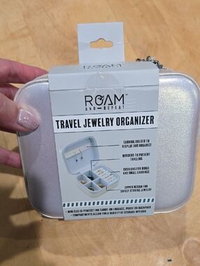 ROAM Travel Jewelry Organizer in Shimmery Light Pink